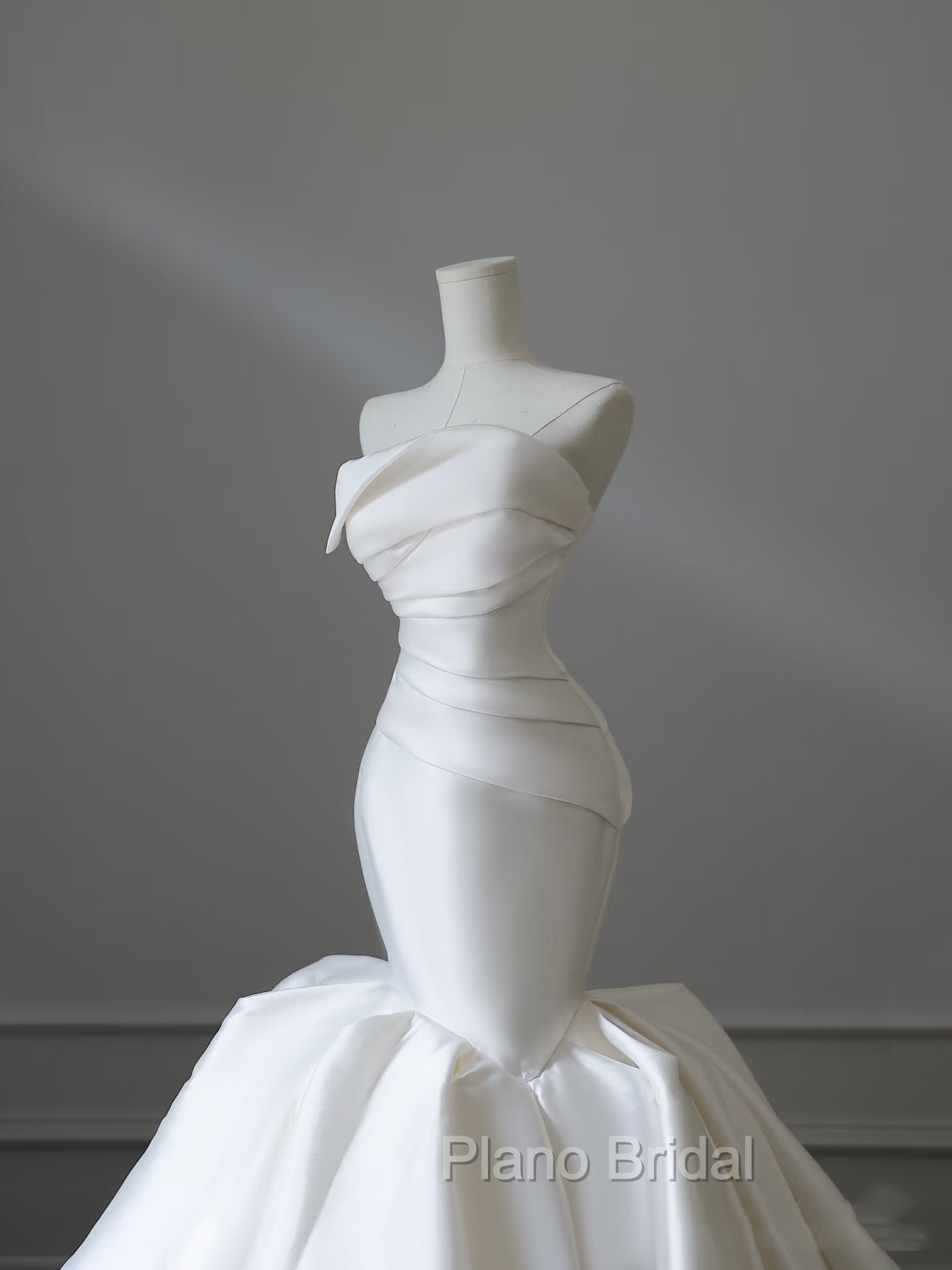 Unique Mermaid Strapless Ivory Satin Wedding Dresses Brides Dresses