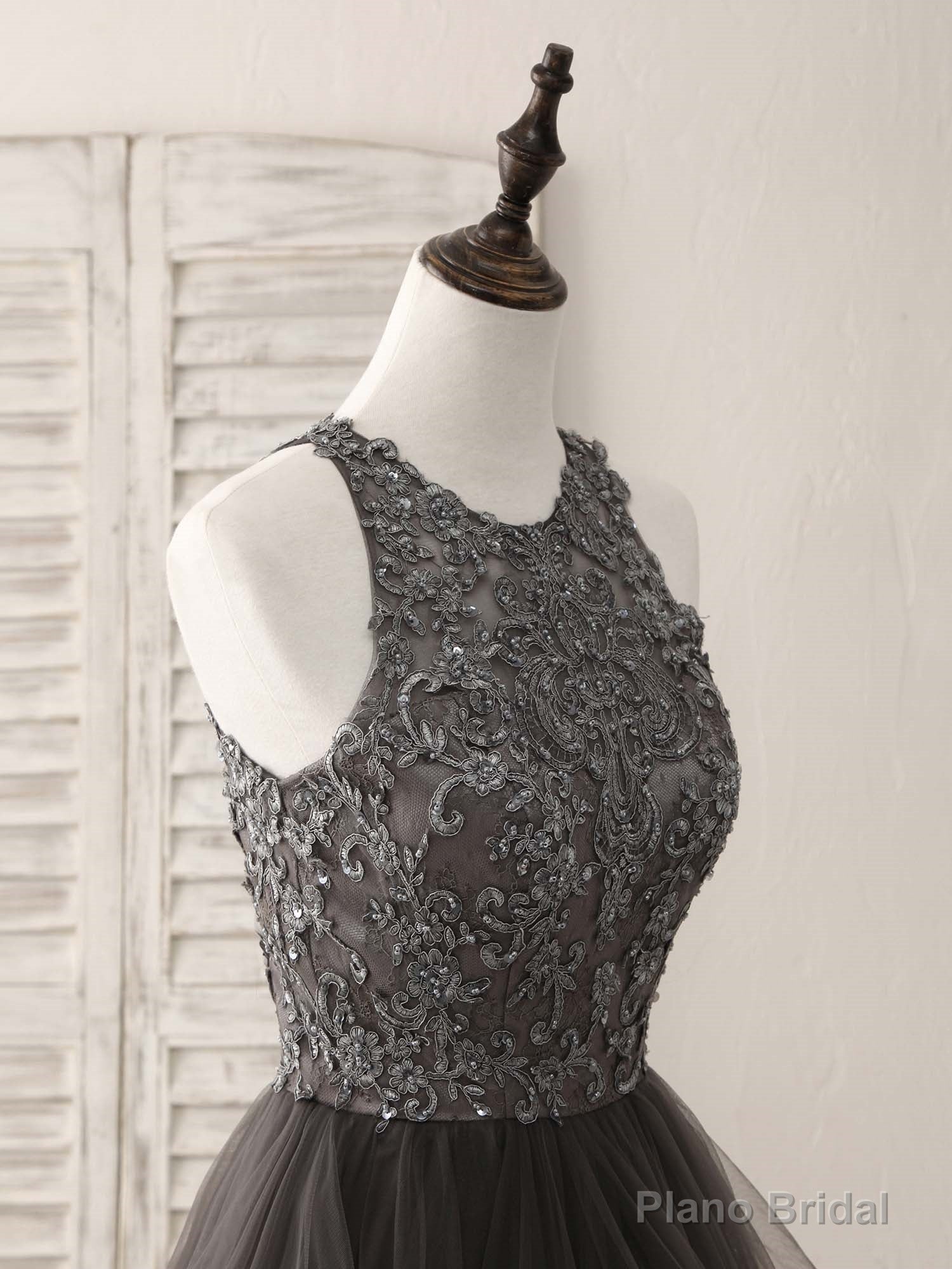 Unique Round Neck Lace Applique Tulle Long Prom Dresses