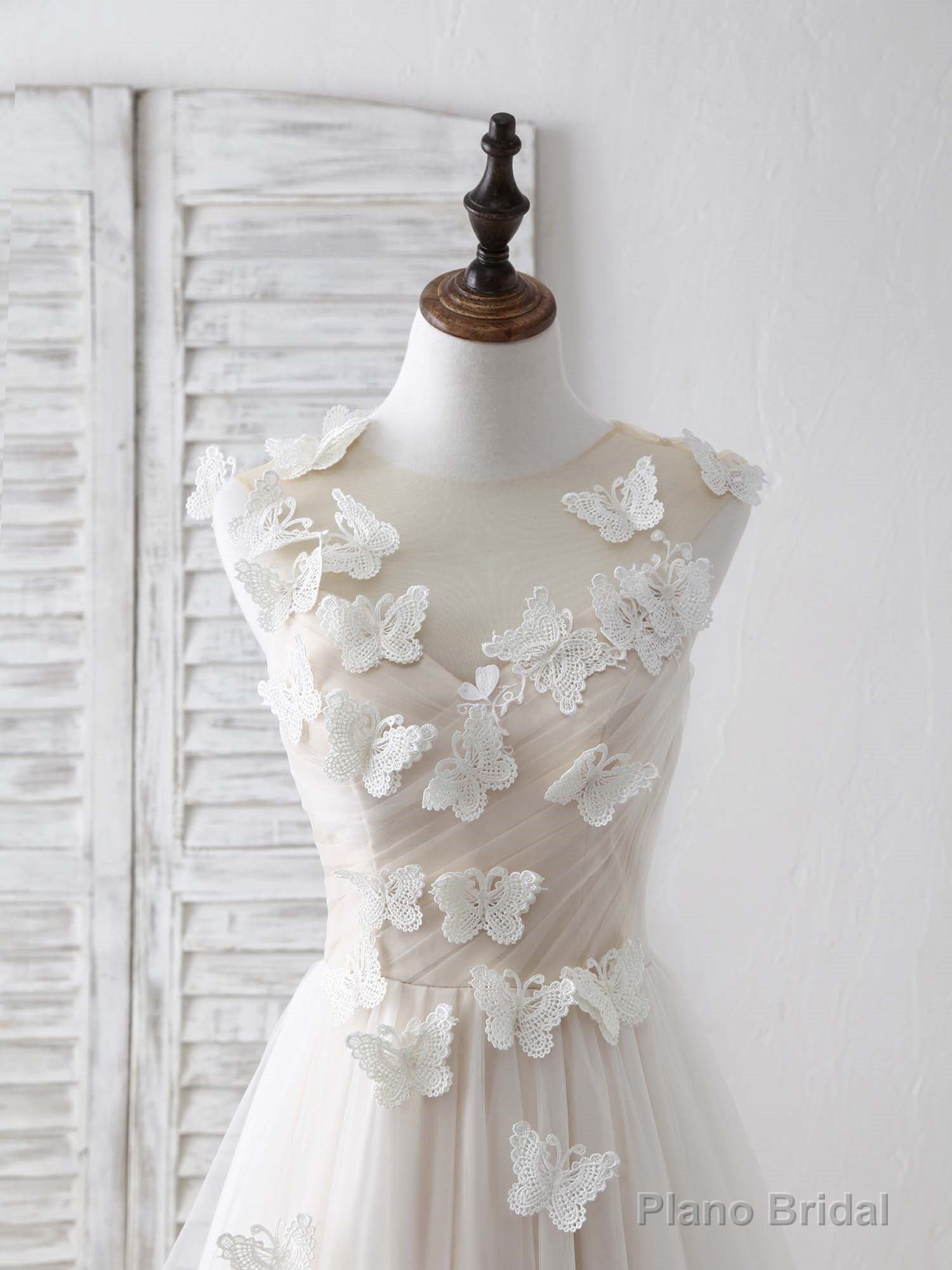 Unique White Round Neck Tulle 3D Lace Applique Long Prom Dresses