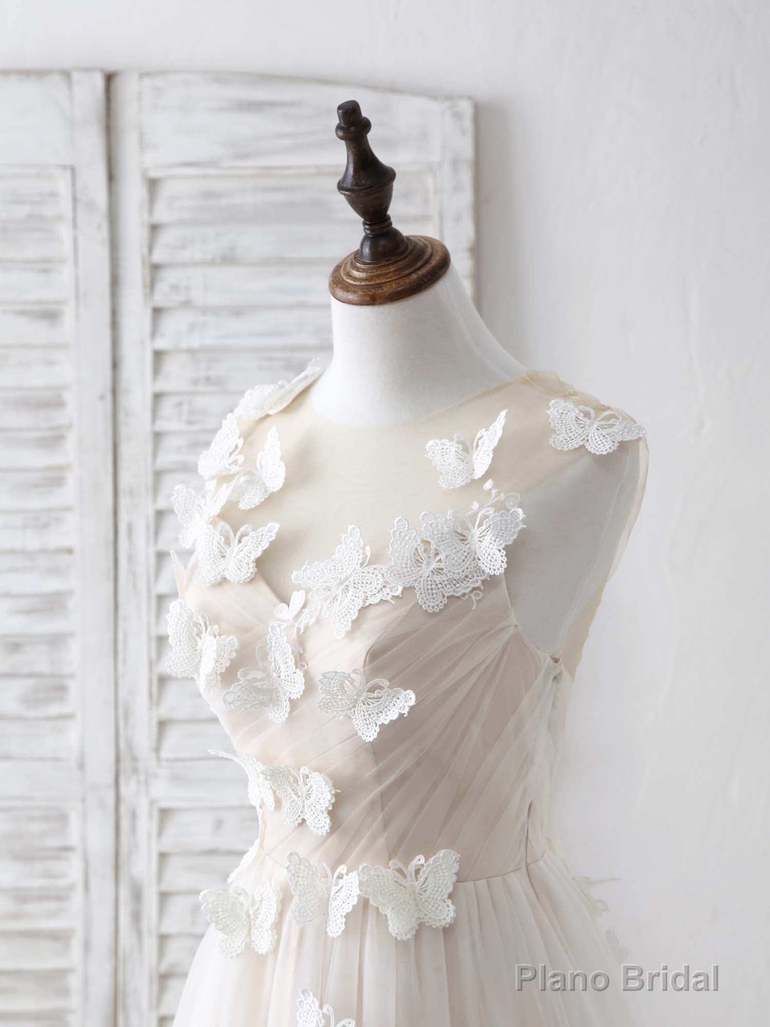 Unique White Round Neck Tulle 3D Lace Applique Long Prom Dresses