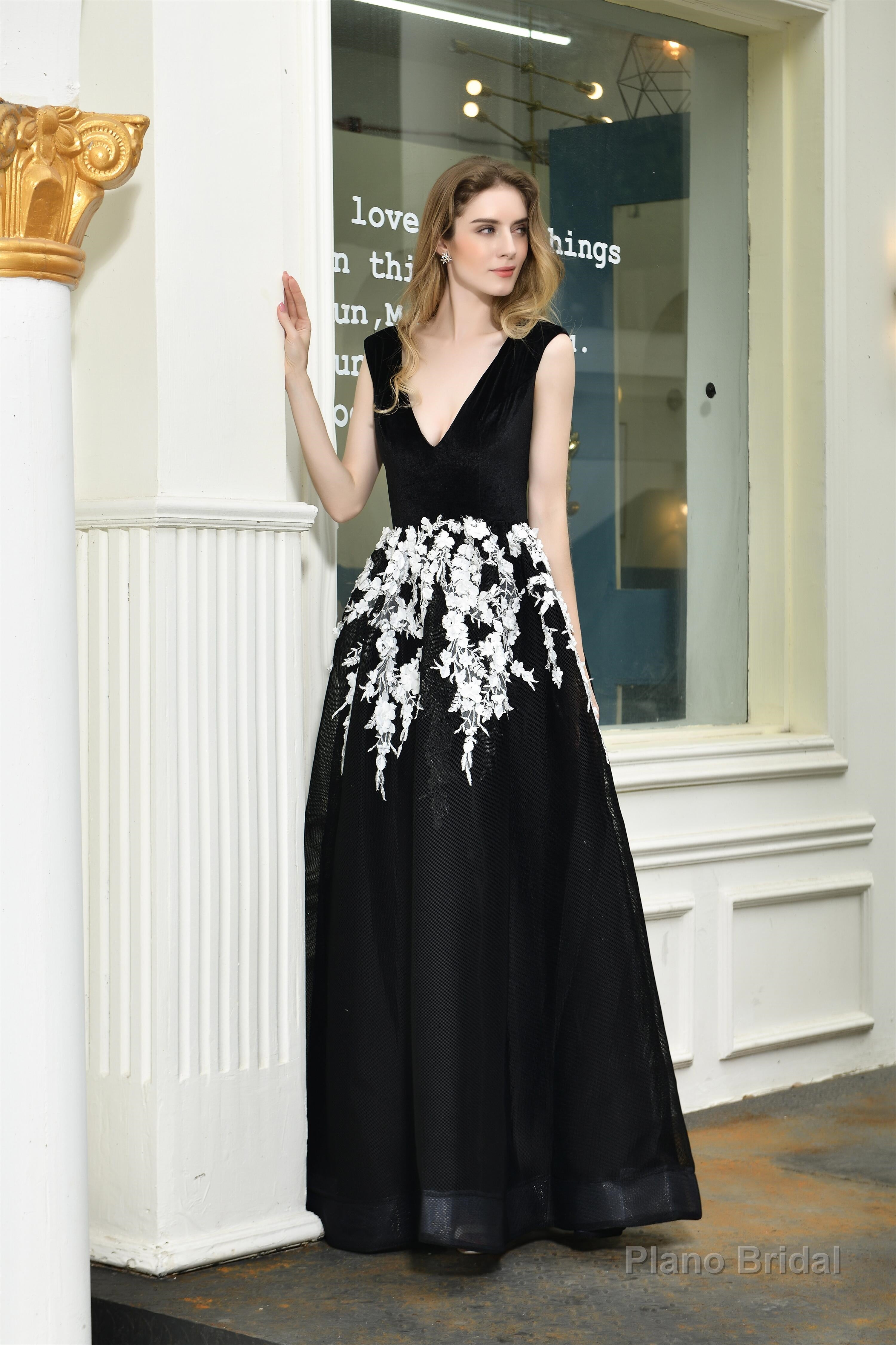 V Neck A-Line Tulle Floor Length Black Prom Dresses with Appliques