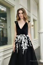 V Neck A-Line Tulle Floor Length Black Prom Dresses with Appliques
