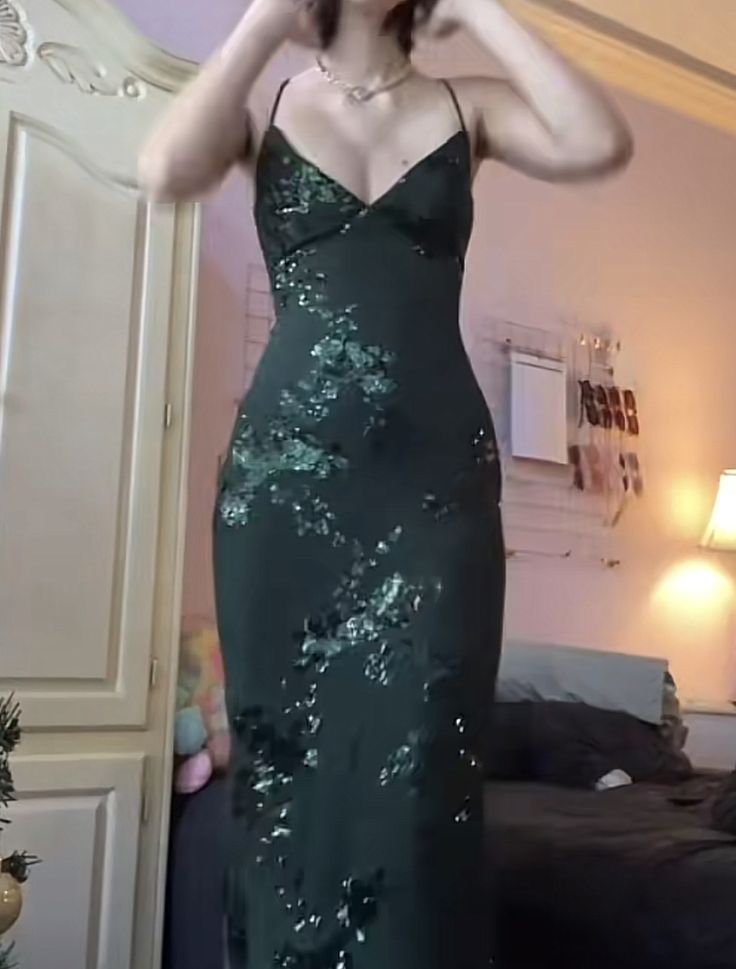 V Neck Green Formal Prom Dresses Formal Evening Gowns With Sequin Appliques