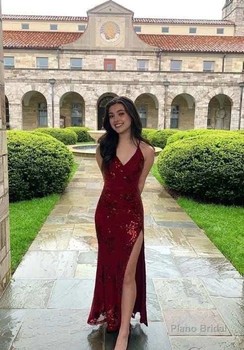 V Neck Mermaid Sequin Burgundy Long Prom Dress Formal Party Dress With Slit Main image