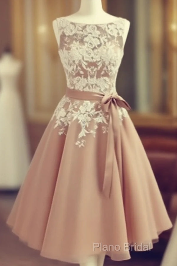 Vintage A-Line Lace Appliques Scoop Neckline Tea Length Bridesmaid Dresses