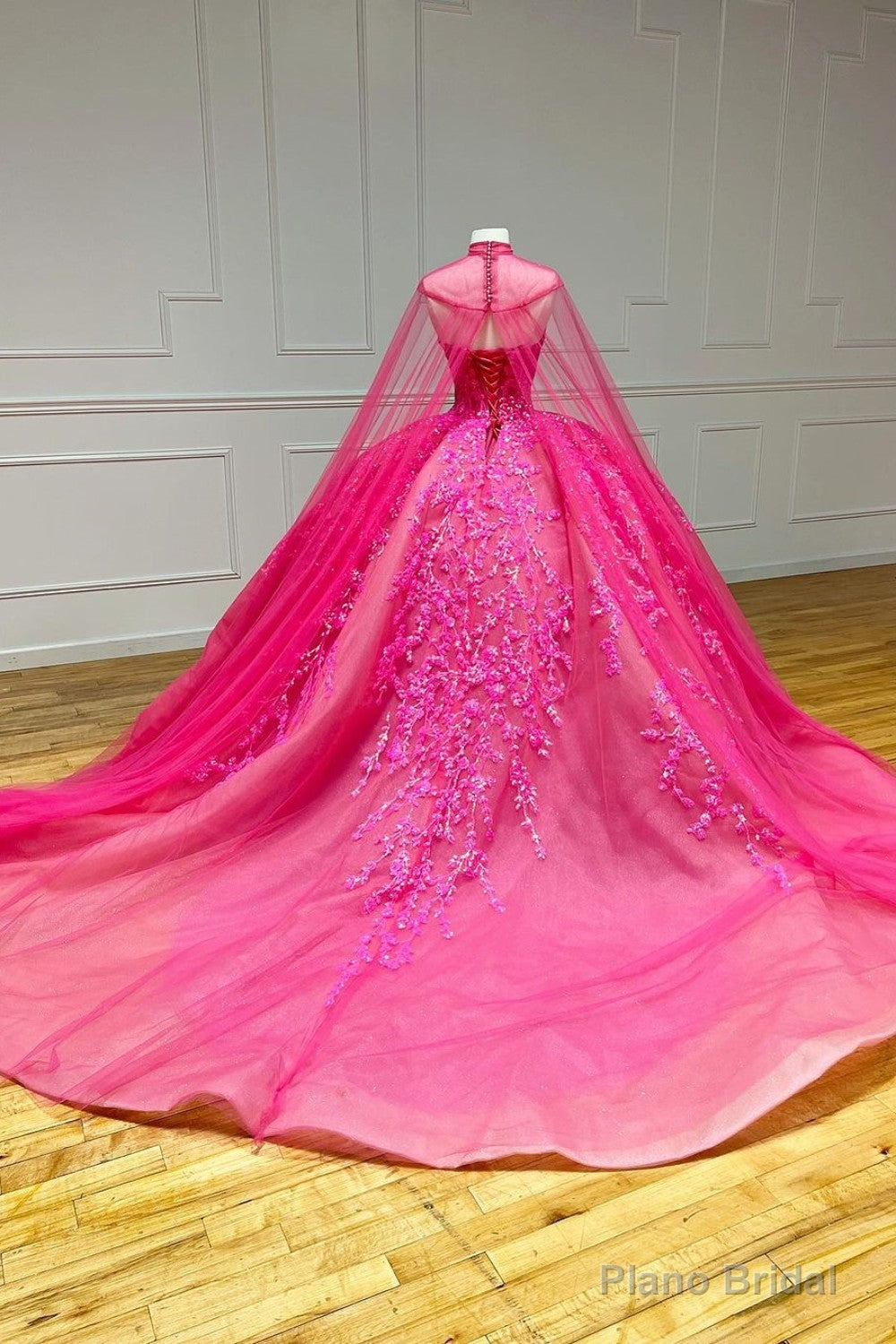 Vintage Ball Gown Sweetheart Pink Lace Appliques Tulle Long Quinceanera Dresses