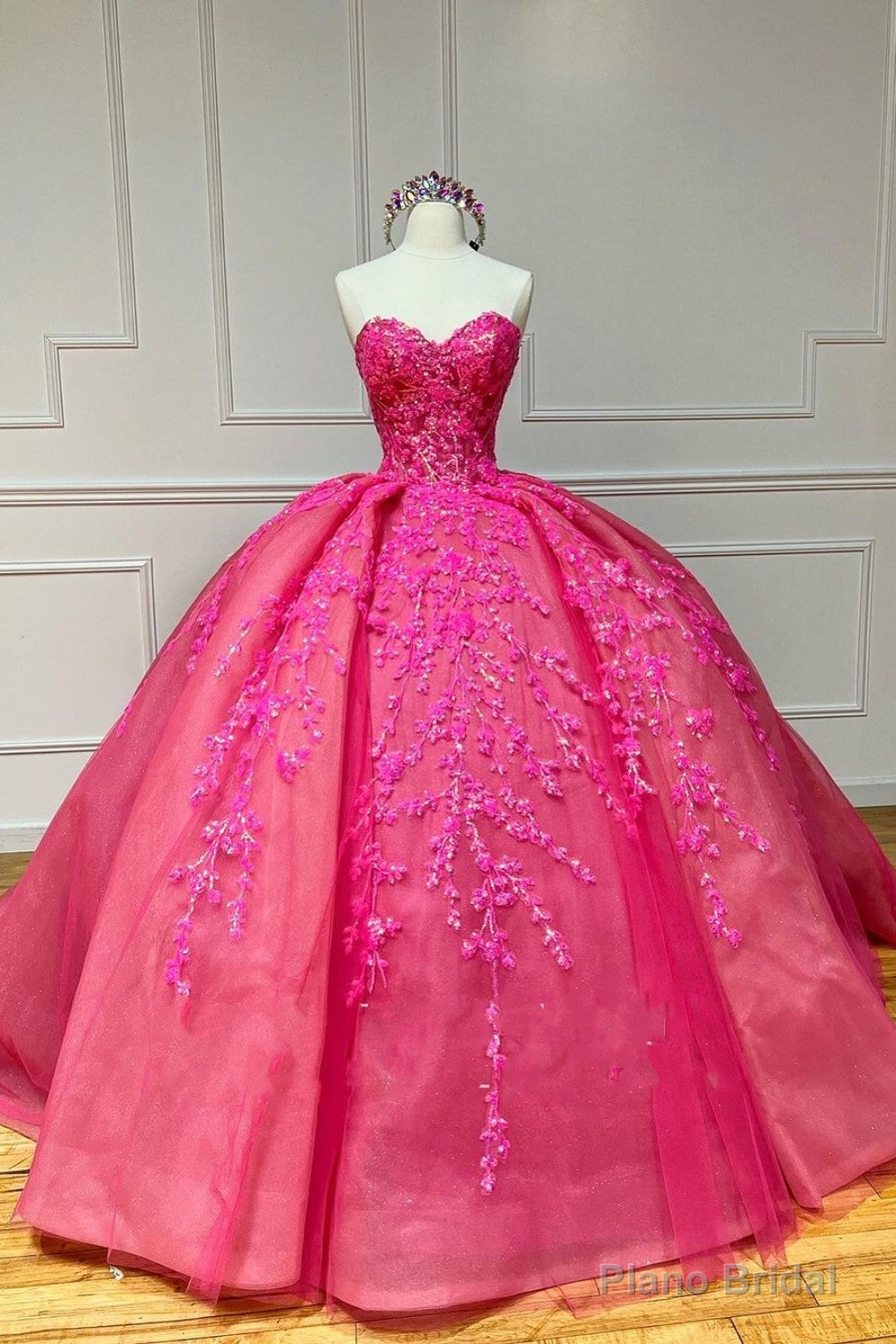 Vintage Ball Gown Sweetheart Pink Lace Appliques Tulle Long Quinceanera Dresses Main image