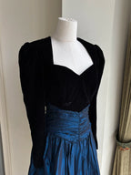 Vintage Black And Blue A-Line Long-Sleeved Velvet And Satin Formal Prom Dresses