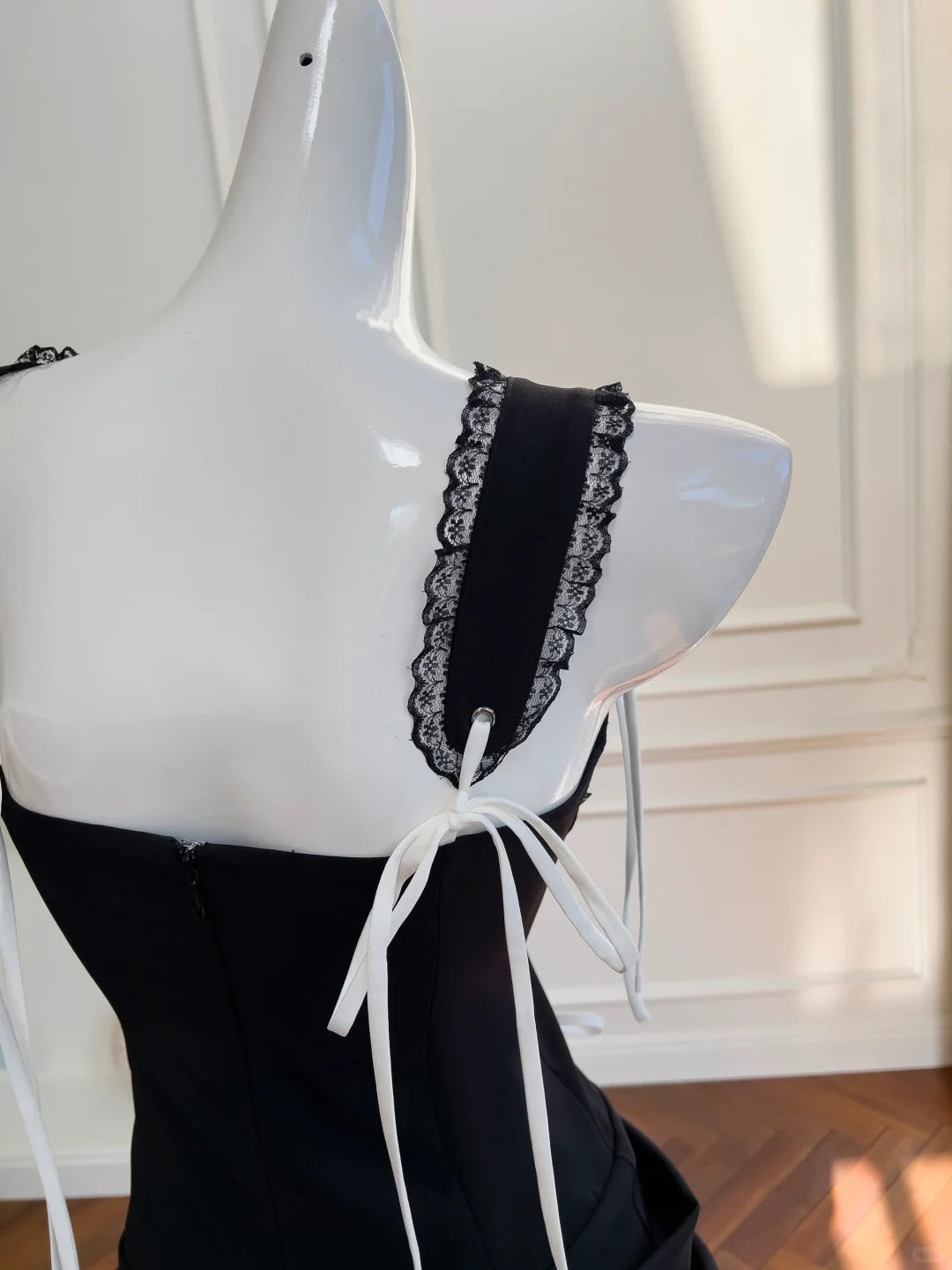 Vintage Black Mermaid Lace And Satin Long Formal Prom Dresses