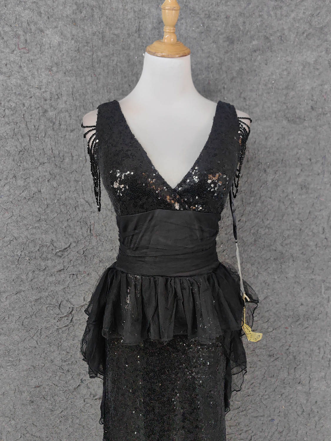 Vintage Black V-Neck Tassel Sequin Tulle Long Formal Prom Dresses