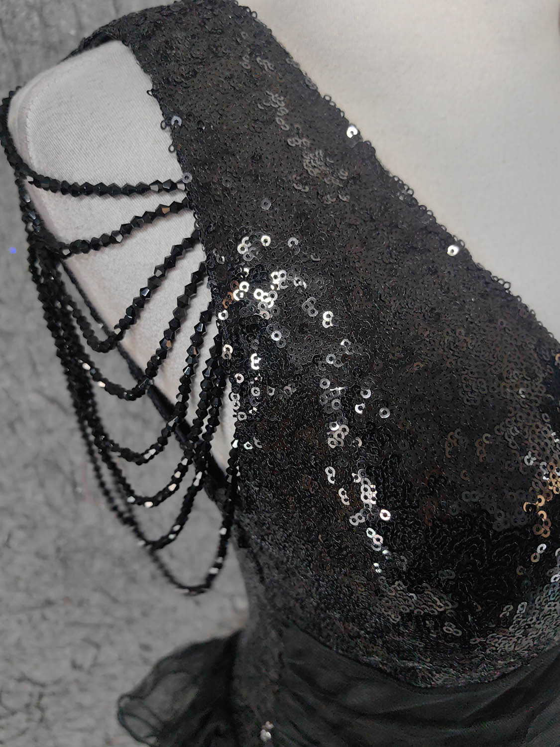 Vintage Black V-Neck Tassel Sequin Tulle Long Formal Prom Dresses