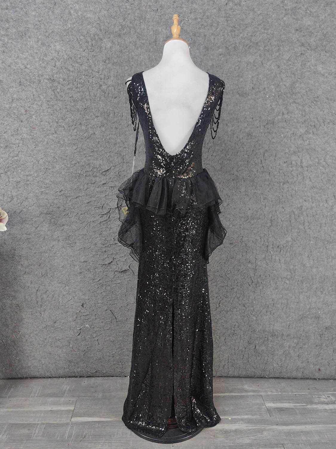 Vintage Black V-Neck Tassel Sequin Tulle Long Formal Prom Dresses