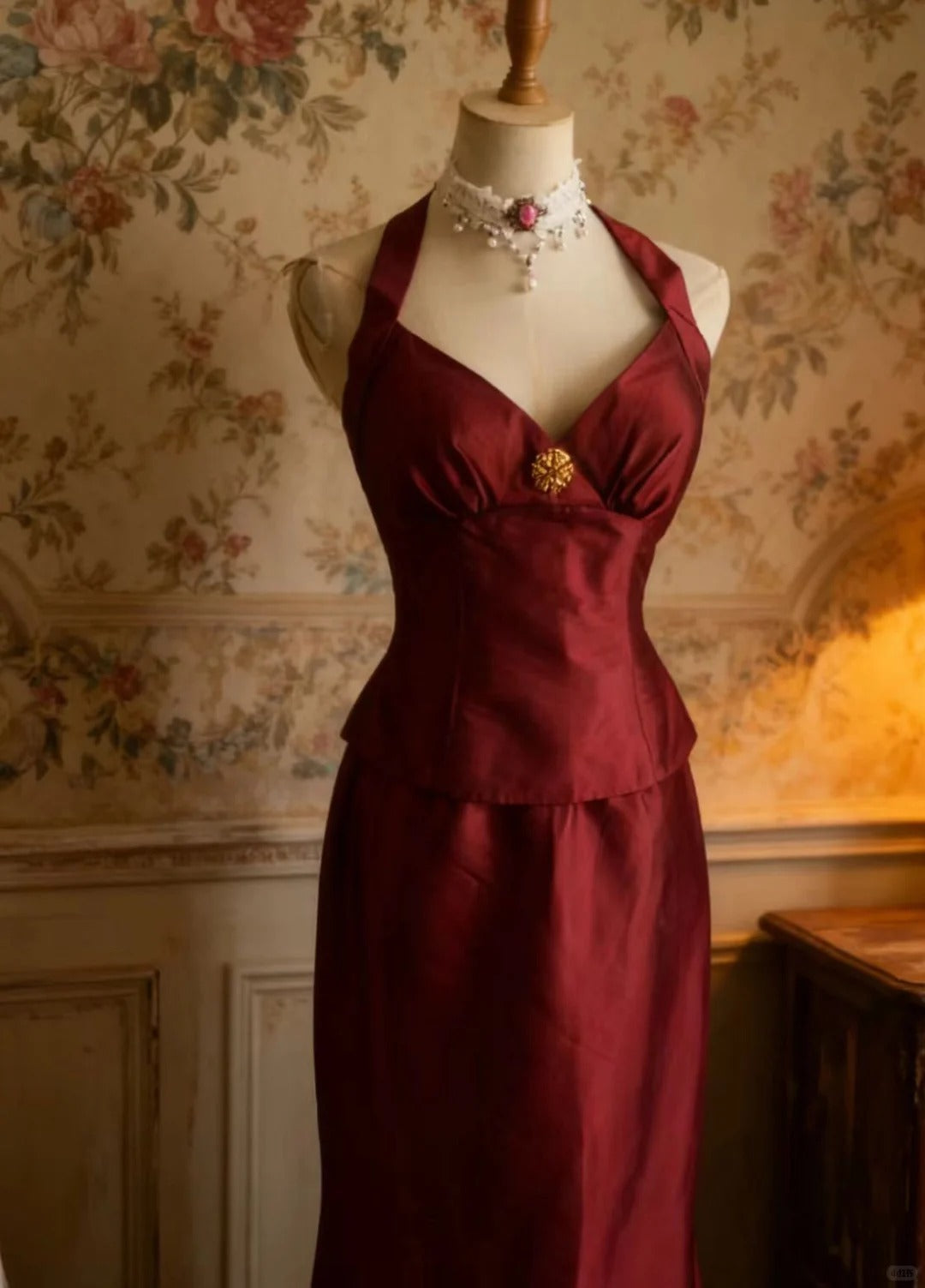 Vintage Burgundy Halter Neck Mermaid Satin Long Formal Prom Dresses