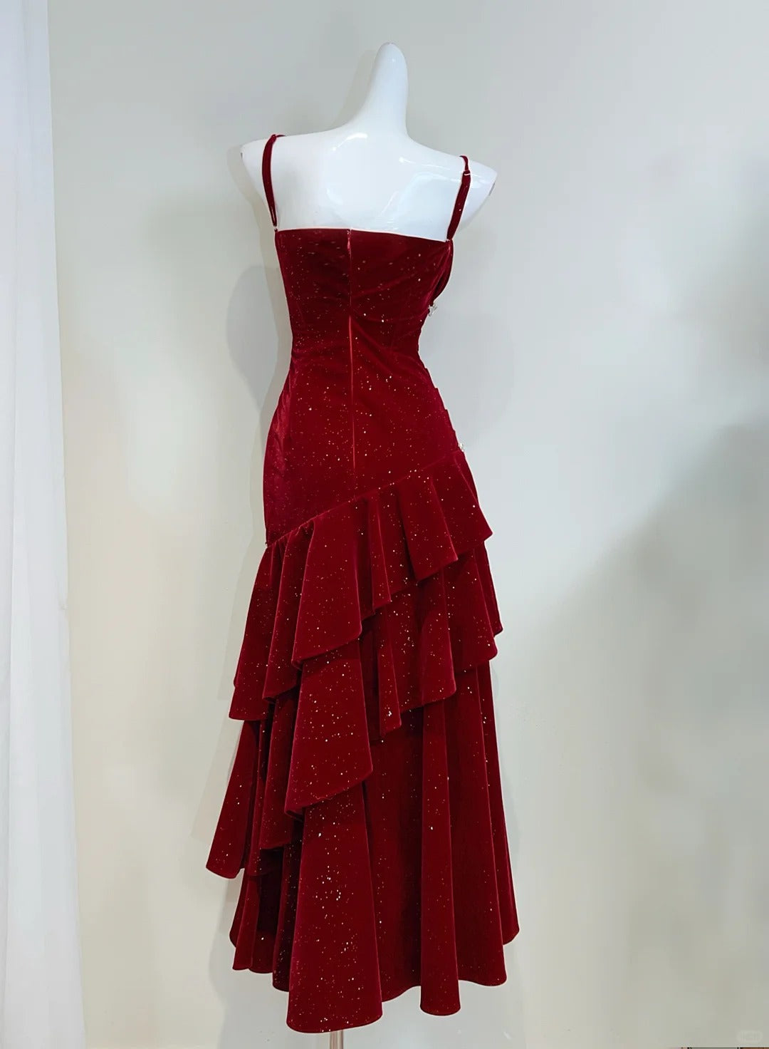 Vintage Burgundy Mermaid Spaghetti Strap Ruffle Velvet Formal Prom Dresses