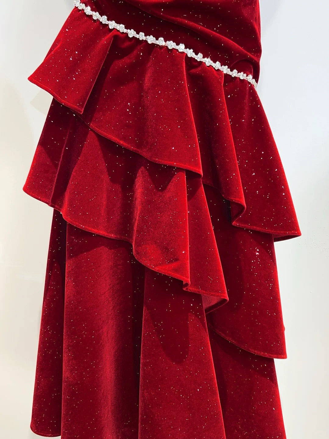 Vintage Burgundy Mermaid Spaghetti Strap Ruffle Velvet Formal Prom Dresses
