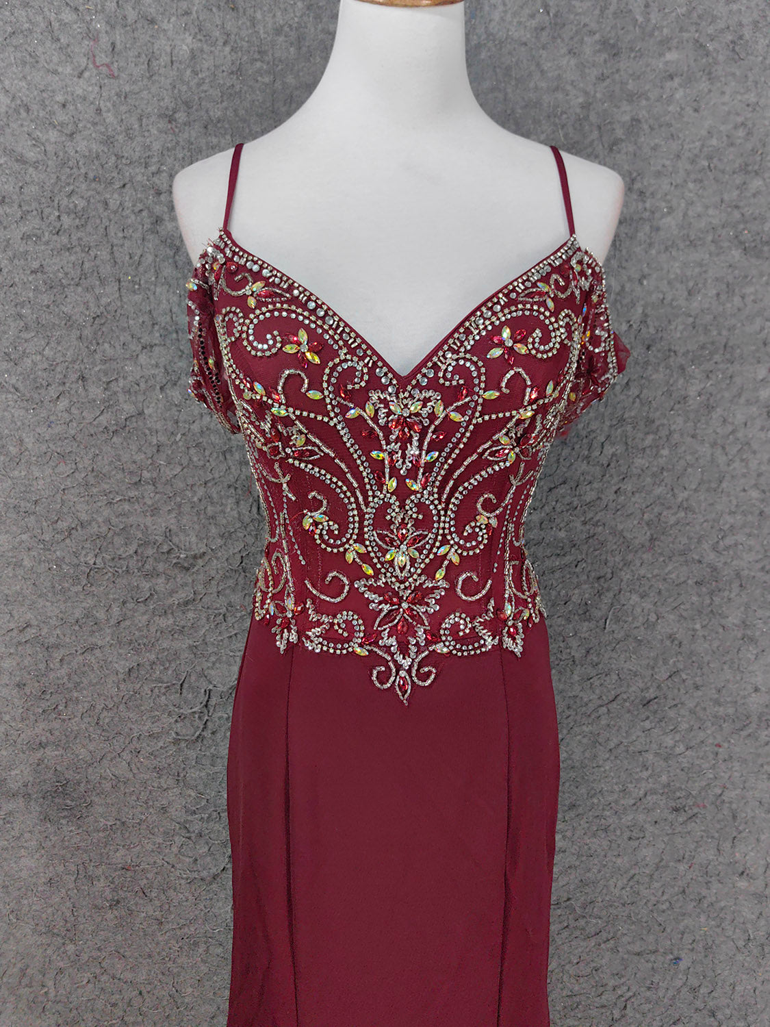 Vintage Burgundy Spaghetti Strap V-Neck Beaded Chiffon Long Formal Prom Dresses Secondary image