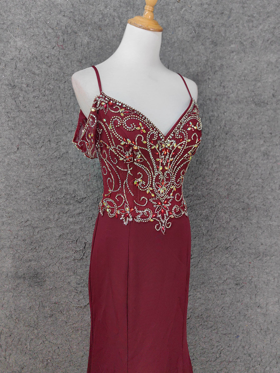 Vintage Burgundy Spaghetti Strap V-Neck Beaded Chiffon Long Formal Prom Dresses