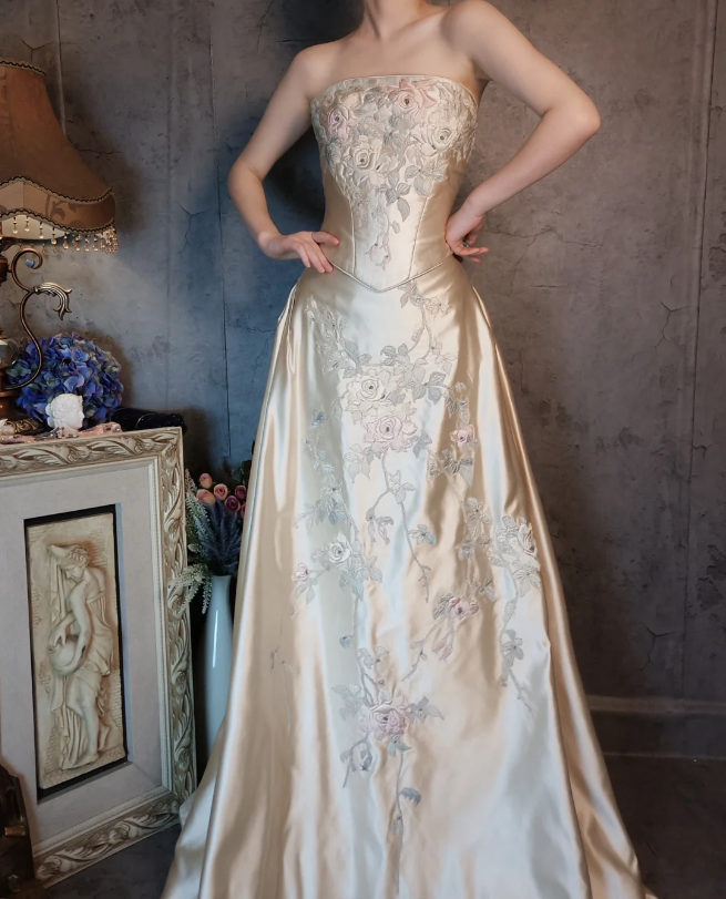 Vintage Champagne Gold A-Line Strapless Embroidered Satin Train Formal Prom Dresses