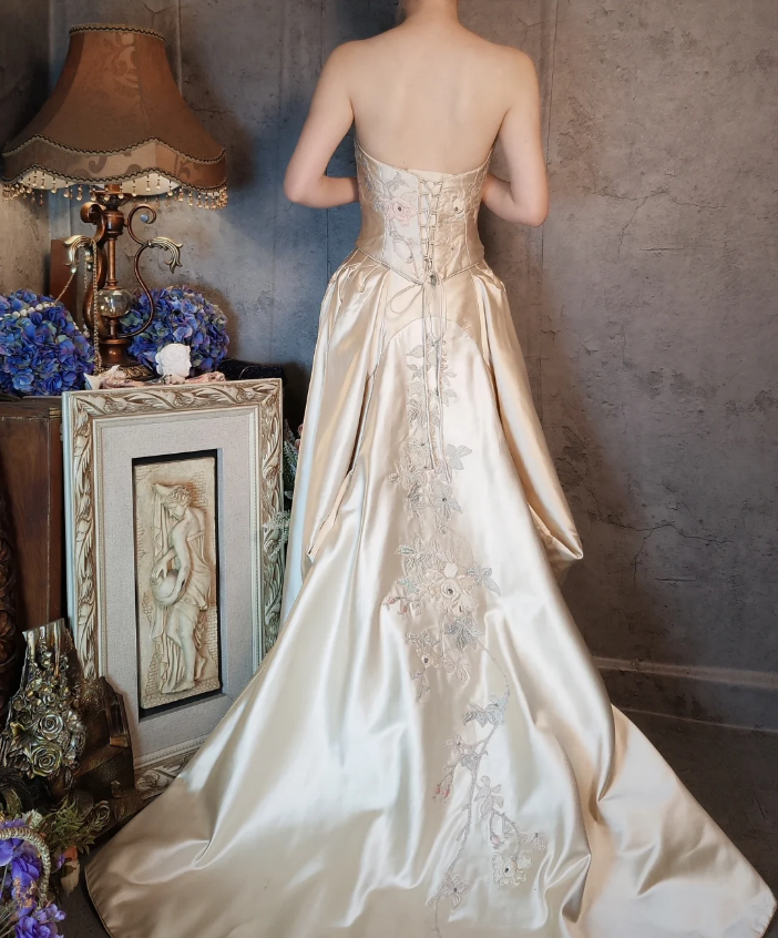 Vintage Champagne Gold A-Line Strapless Embroidered Satin Train Formal Prom Dresses