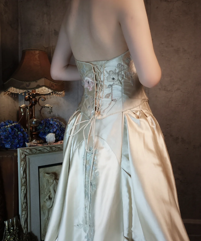 Vintage Champagne Gold A-Line Strapless Embroidered Satin Train Formal Prom Dresses