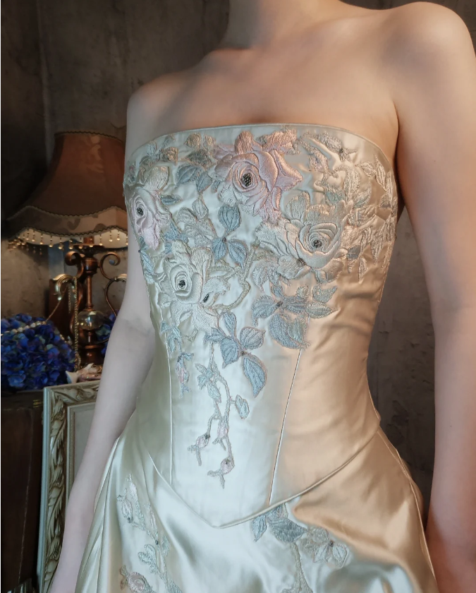Vintage Champagne Gold A-Line Strapless Embroidered Satin Train Formal Prom Dresses
