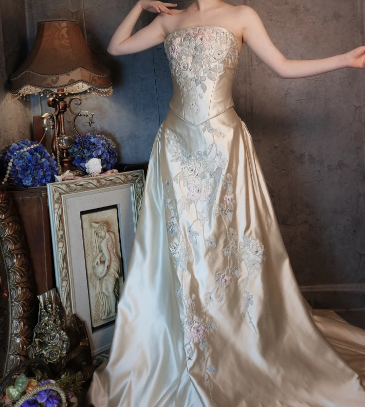 Vintage Champagne Gold A-Line Strapless Embroidered Satin Train Formal Prom Dresses