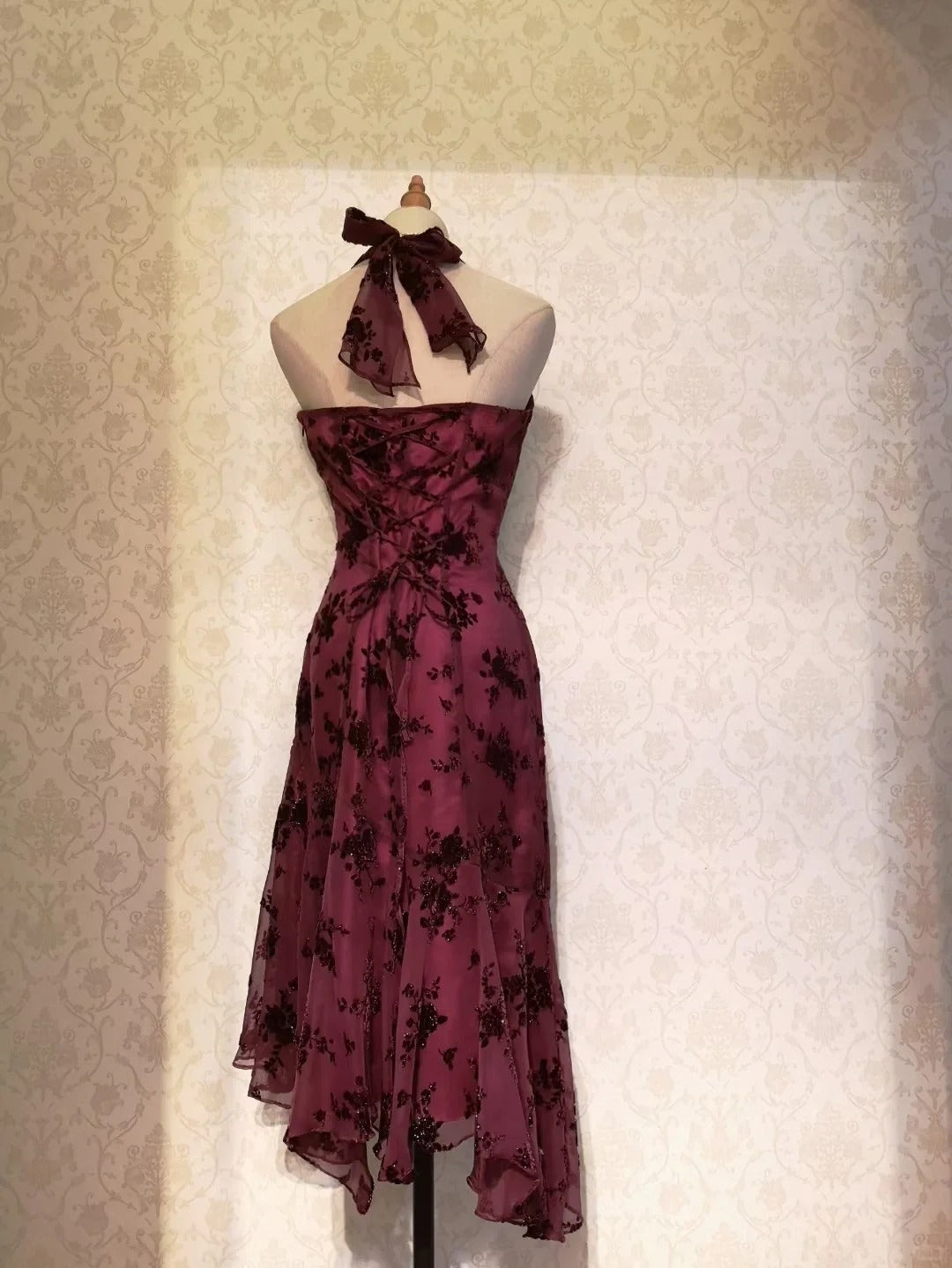 Vintage Chic Halter Neck Beaded Chiffon Formal Prom Dresses