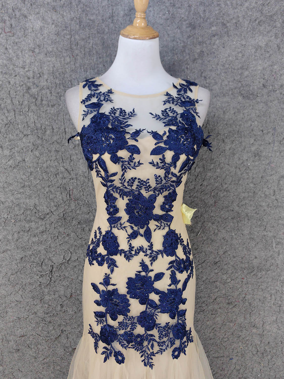 Vintage Cream Navy Mermaid Crew Neck Sleeveless Embroidered Tulle Long Formal Prom Dresses Secondary image