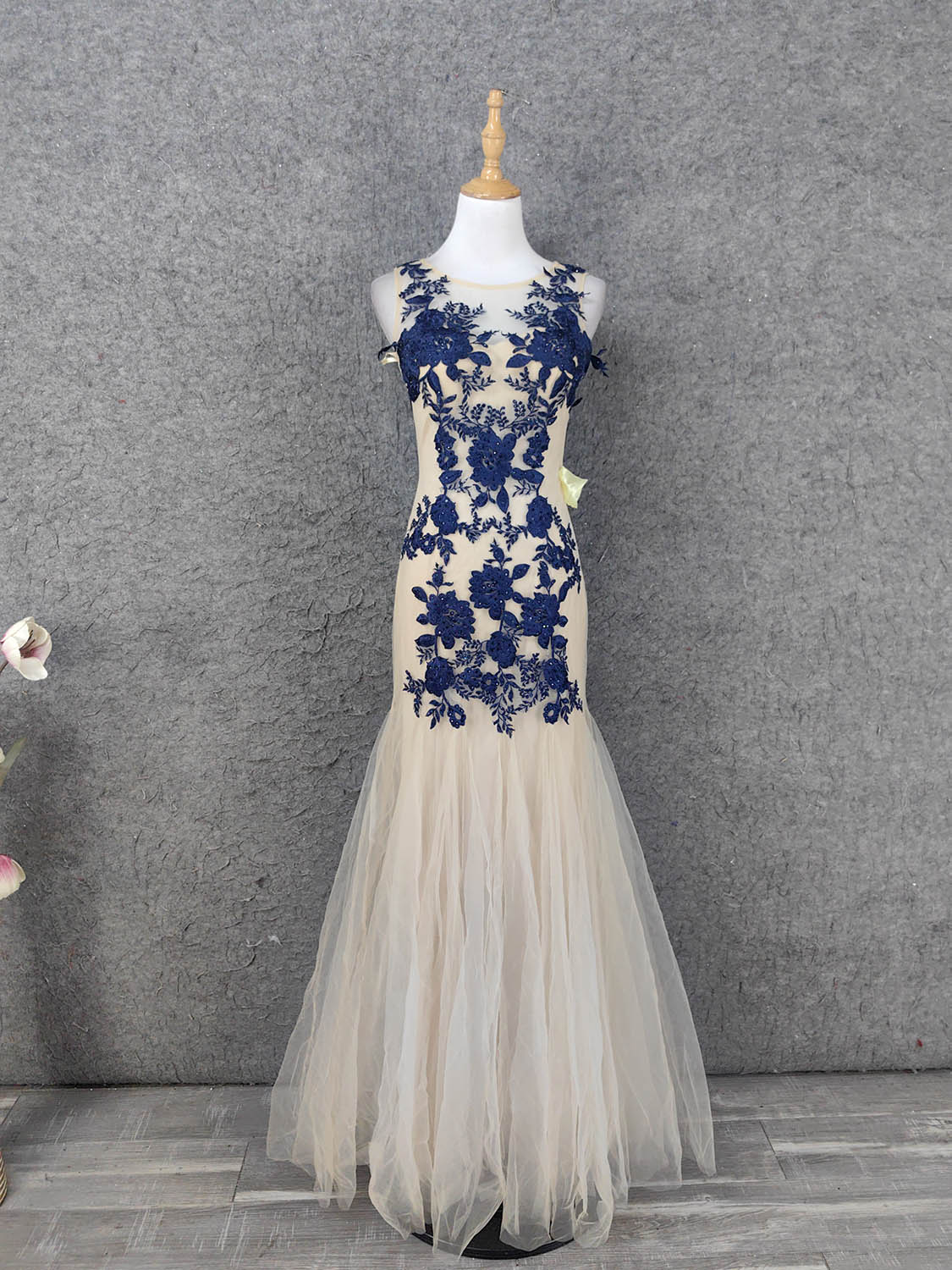 Vintage Cream Navy Mermaid Crew Neck Sleeveless Embroidered Tulle Long Formal Prom Dresses Main image