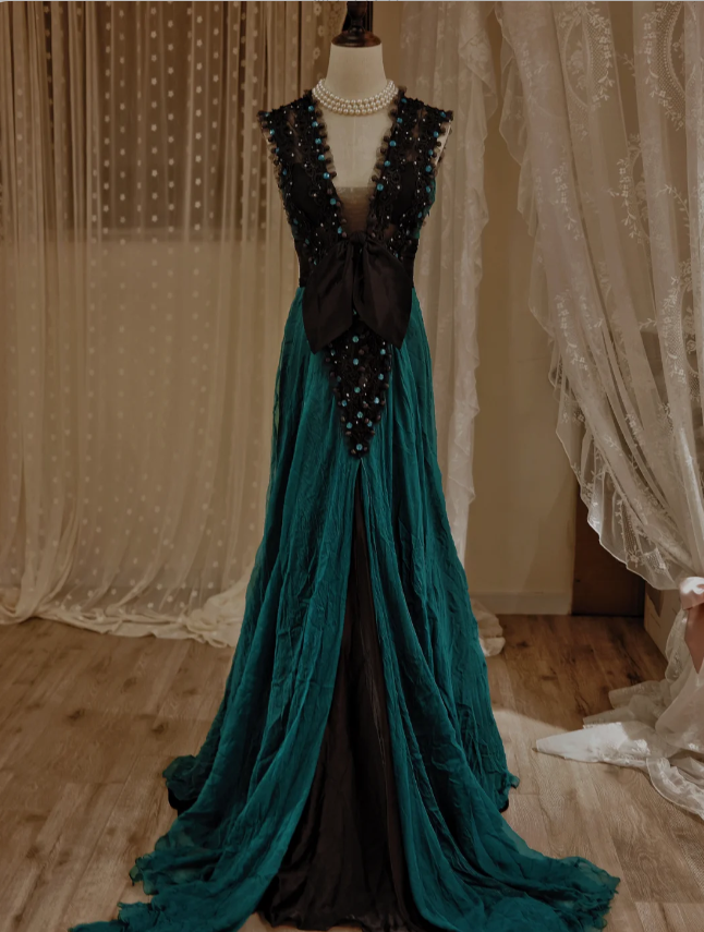 Vintage Dark Green A-Line V-Neck Bow Beaded Chiffon Long Formal Prom Dresses Main image