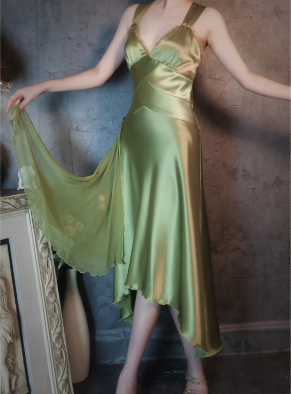 Vintage Elegant Green Deep V-Neck Satin Formal Prom Dresses Secondary image