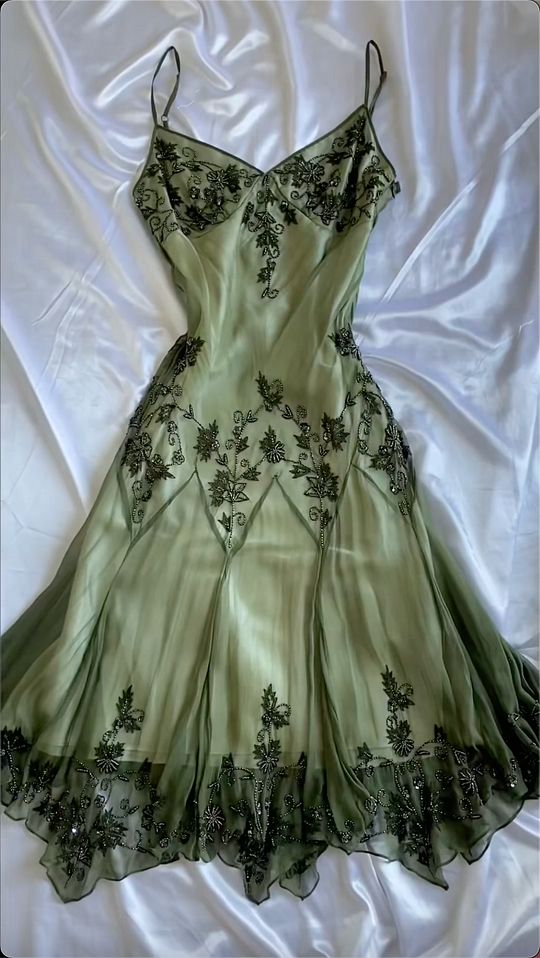 Vintage Green Emerald Maxi Dresses Embroidered Crystals Floral Formal Prom Dresses Secondary image