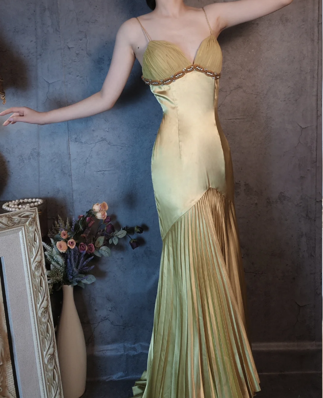 Vintage Green Mermaid Deep V-Neck Pleated Satin Long Formal Prom Dresses