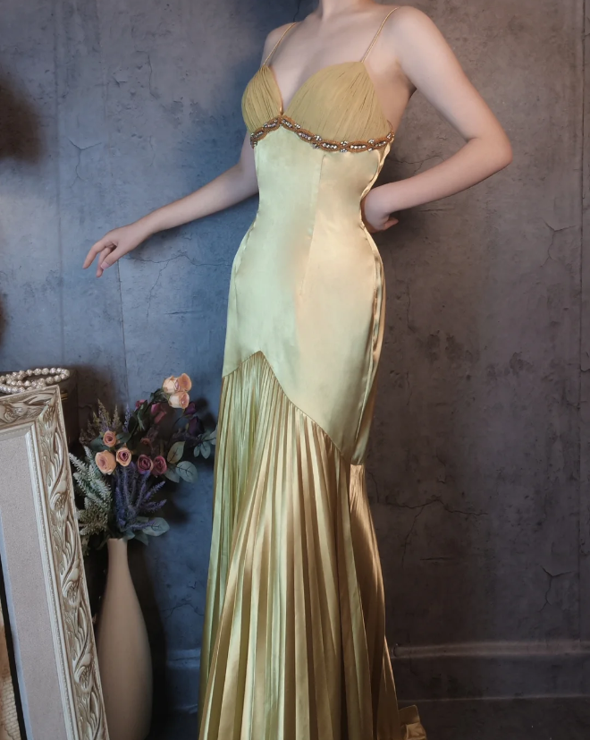 Vintage Green Mermaid Deep V-Neck Pleated Satin Long Formal Prom Dresses
