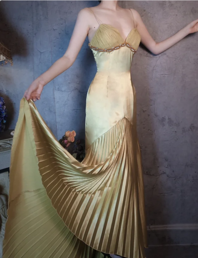 Vintage Green Mermaid Deep V-Neck Pleated Satin Long Formal Prom Dresses Main image