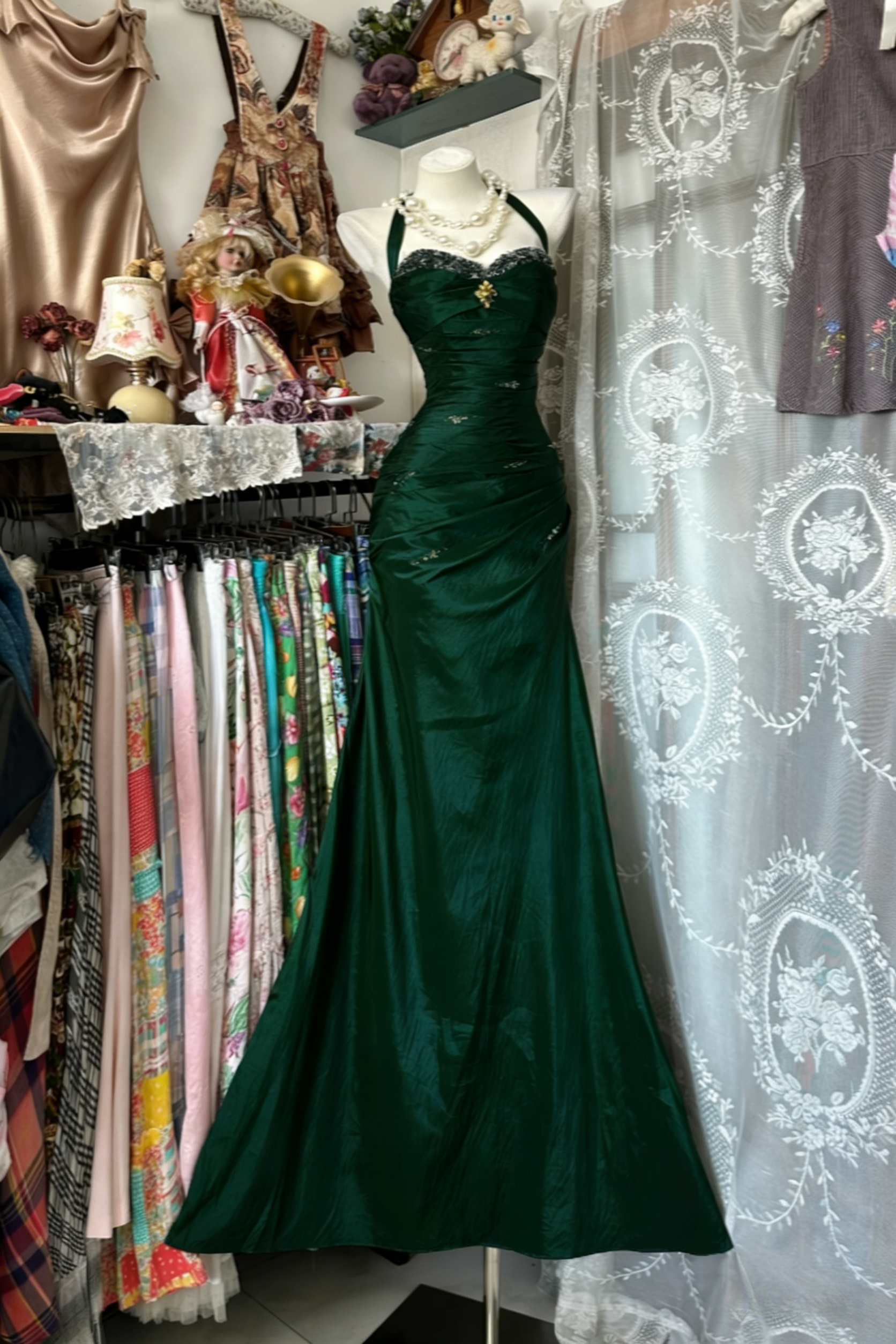 Vintage Halter Sheath Long Formal Prom Dresses Beaded Satin Blue Formal Evening Dresses Sleeveless Birthday Dresses