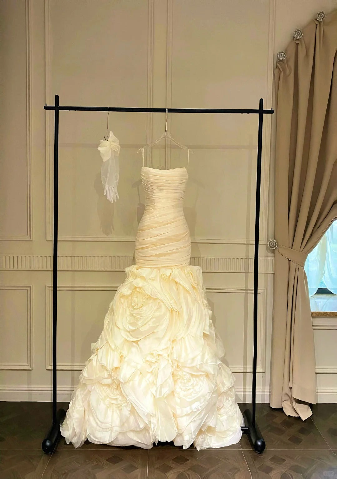 Vintage Ivory Mermaid Strapless 3D Flower Pleated Satin Wedding Dresses