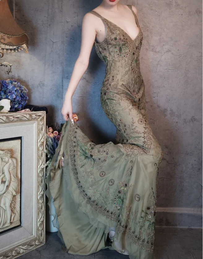 Vintage Luxury Green Mermaid Deep V-Neck Beaded Embroidered Chiffon Long Formal Prom Dresses Secondary image