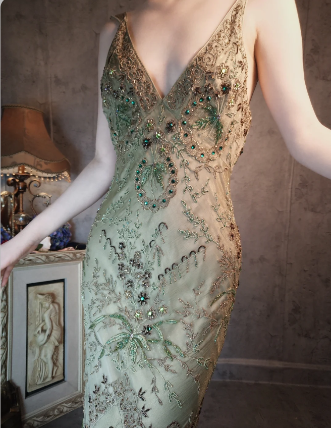 Vintage Luxury Green Mermaid Deep V-Neck Beaded Embroidered Chiffon Long Formal Prom Dresses