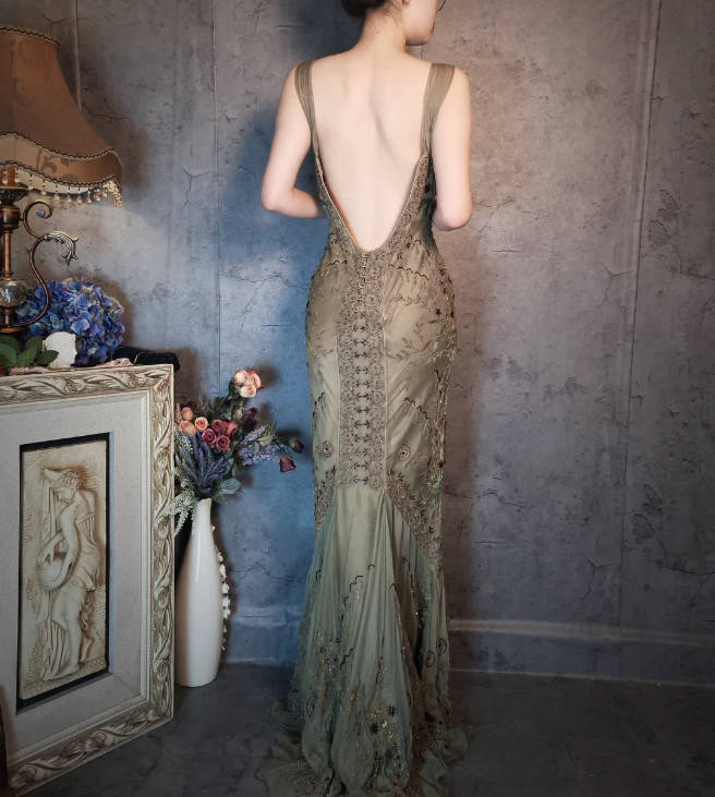 Vintage Luxury Green Mermaid Deep V-Neck Beaded Embroidered Chiffon Long Formal Prom Dresses