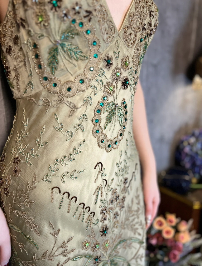 Vintage Luxury Green Mermaid Deep V-Neck Beaded Embroidered Chiffon Long Formal Prom Dresses