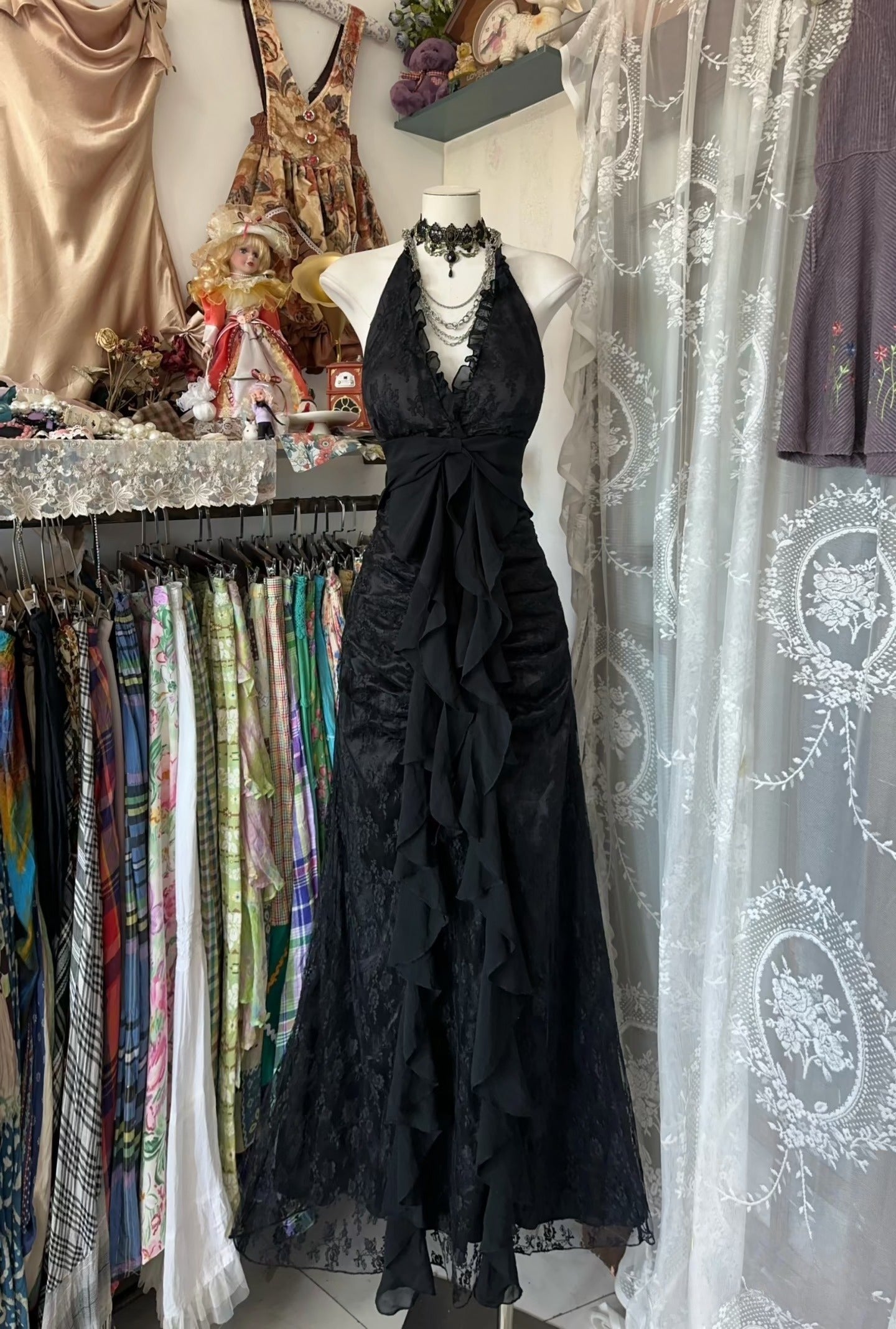 Vintage Mermaid Halter Sleeveless Long Black Lace Formal Evening Dresses Formal Prom Dresses Main image