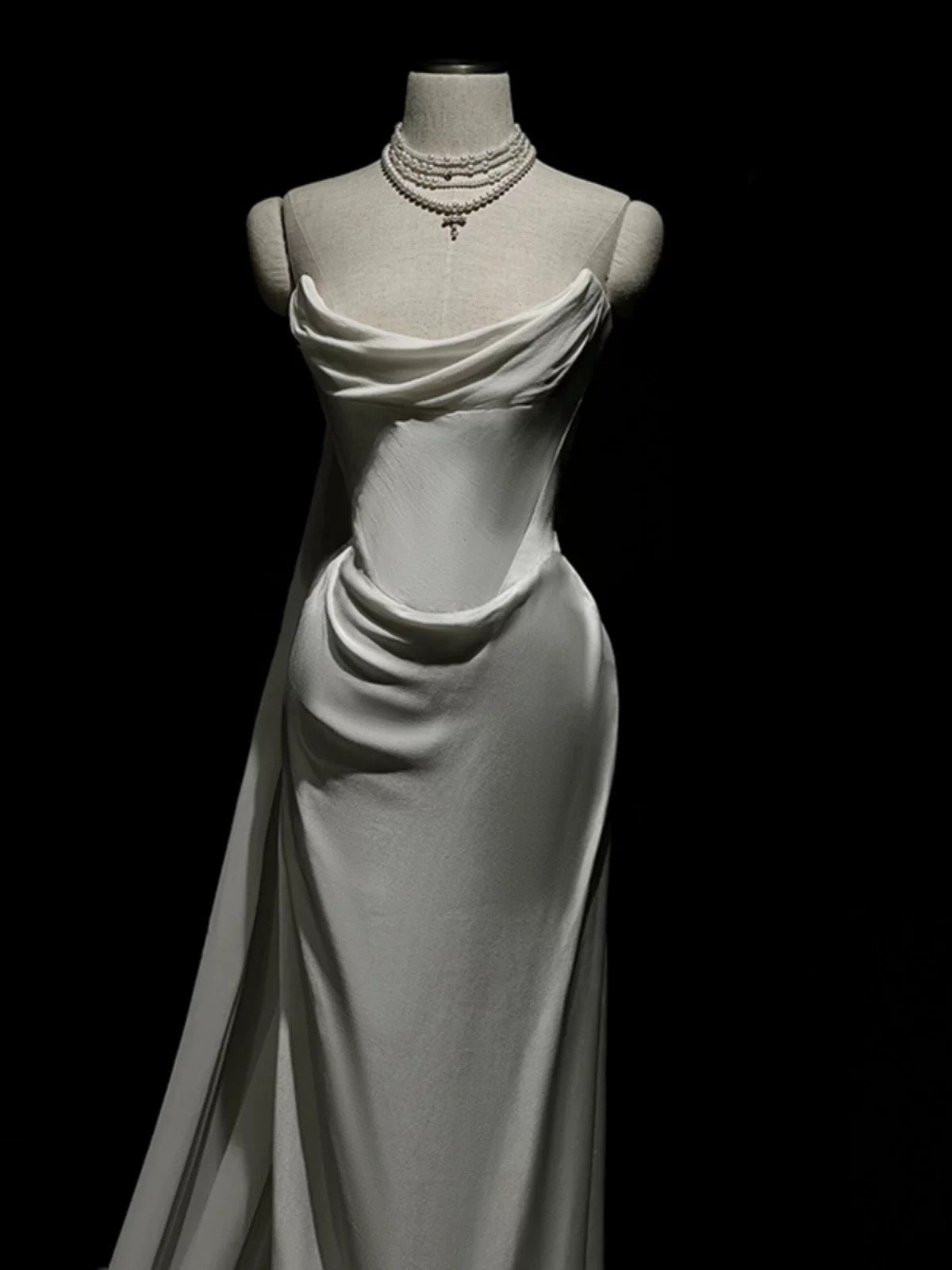 Vintage Mermaid Strapless White Satin Long Wedding Dresses With Ruffles Secondary image