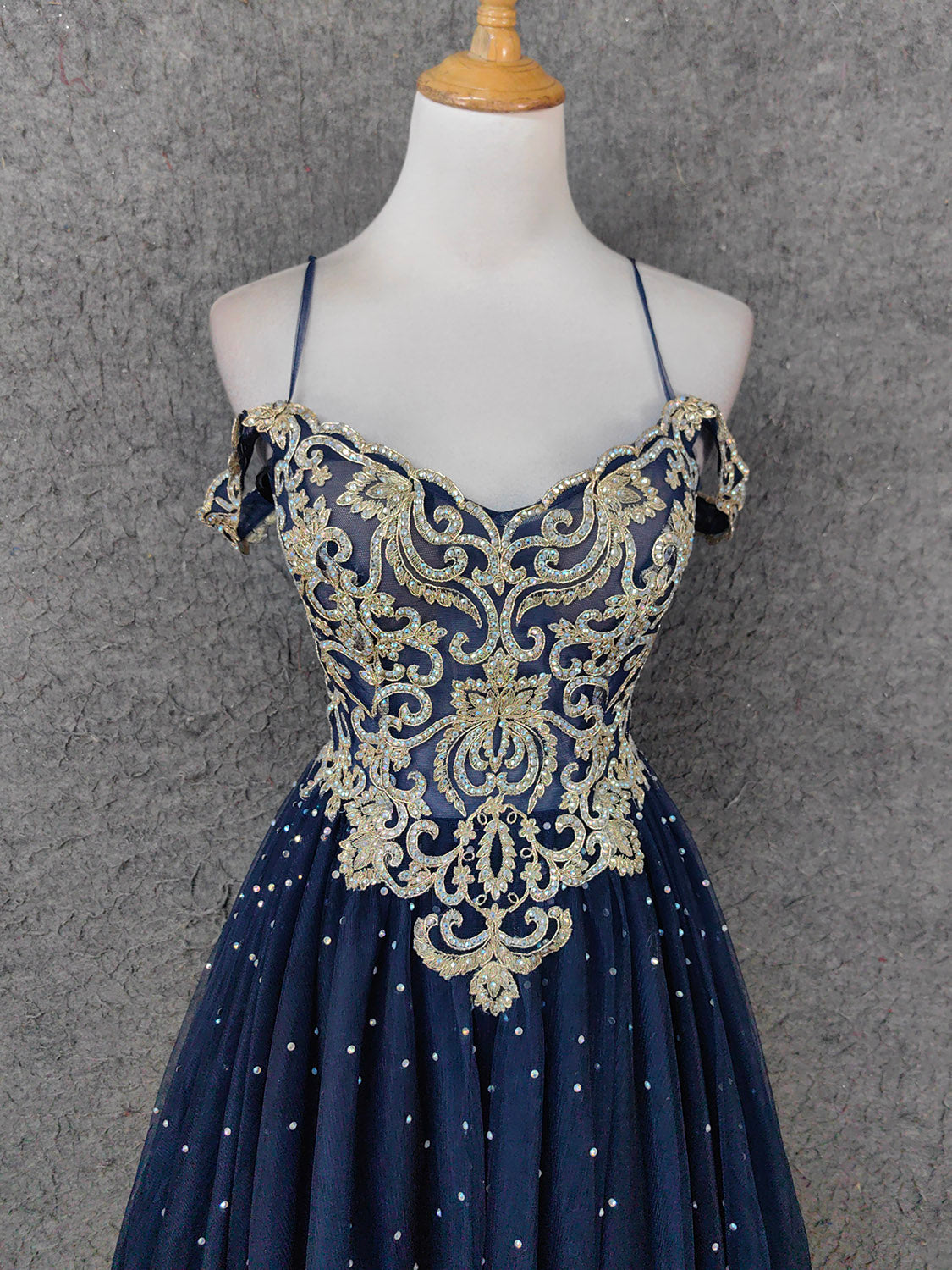 Vintage Navy Blue Off-Shoulder Gold Embroidered Rhinestone Tulle Long Formal Prom Dresses Secondary image
