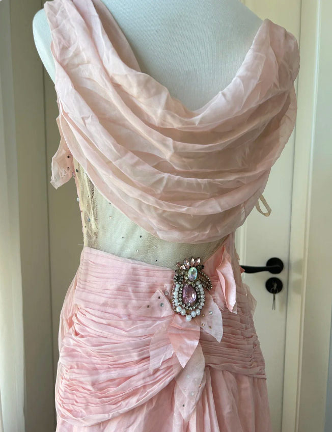 Vintage Pink A-Line Rhinestone Beaded Chiffon Long Formal Prom Dresses