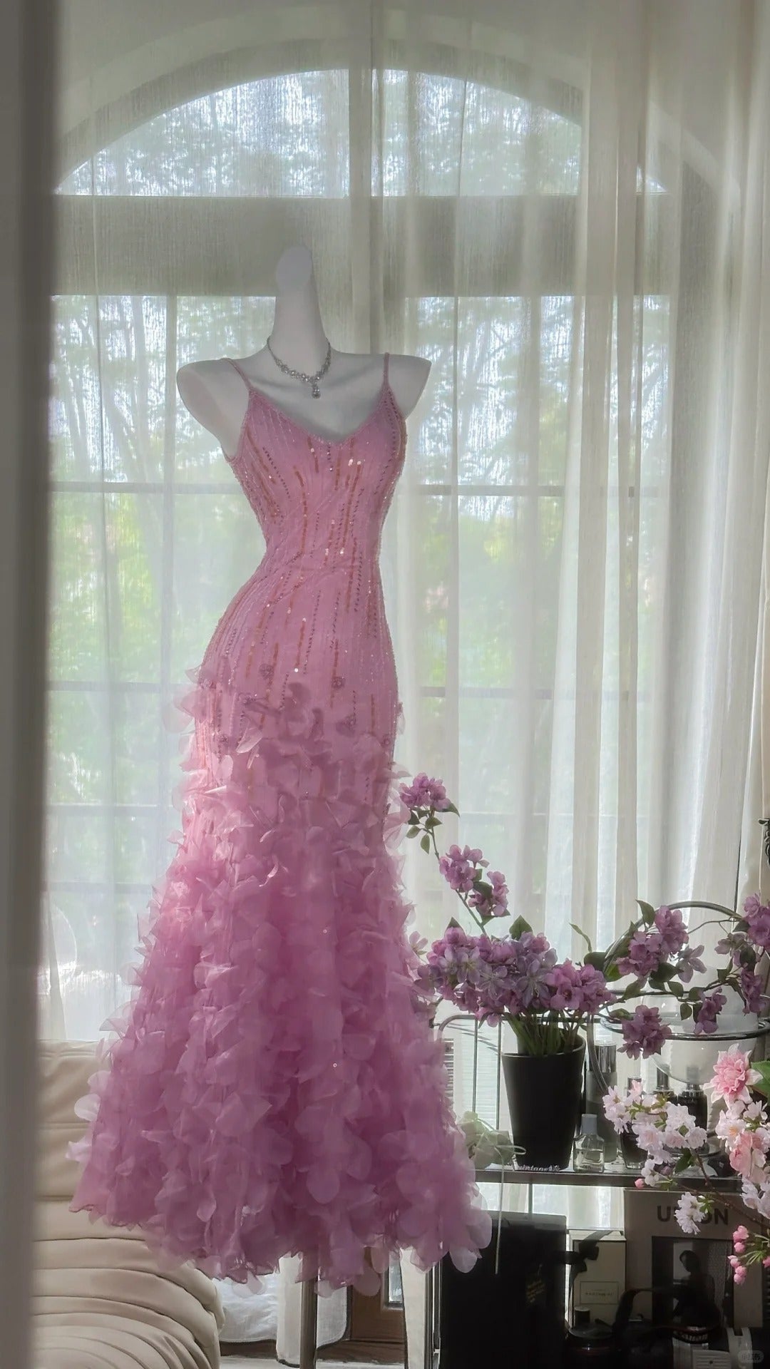 Vintage Pink V-Neck Beaded Mermaid Petal Skirt Prom Dress Main image