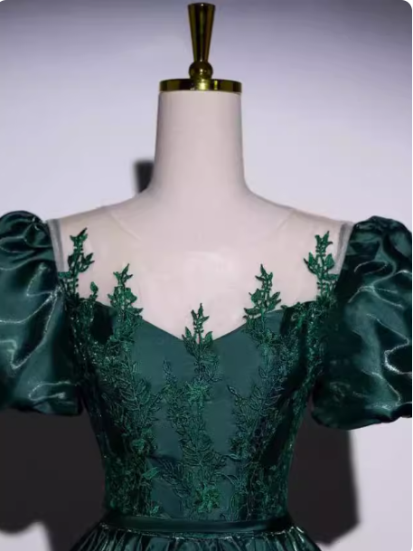 Vintage Royal Emerald Green Crew Neck A-Line Embroidered Satin Long Formal Prom Dresses