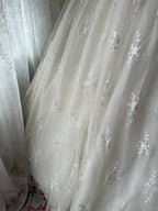 Vintage White Halter-Neck Pearl Lace Tulle Ball Gown Prom Dresses