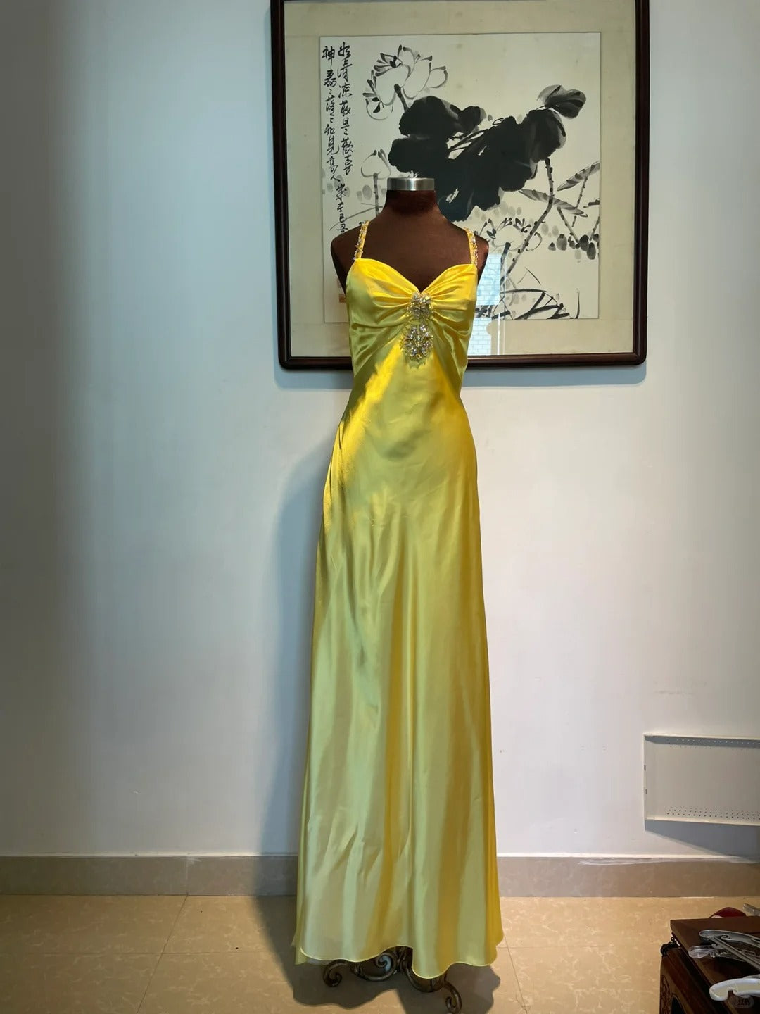Vintage Yellow Fitted Halter Neck Satin Long Formal Prom Dresses Bridesmaid Dresses Secondary image
