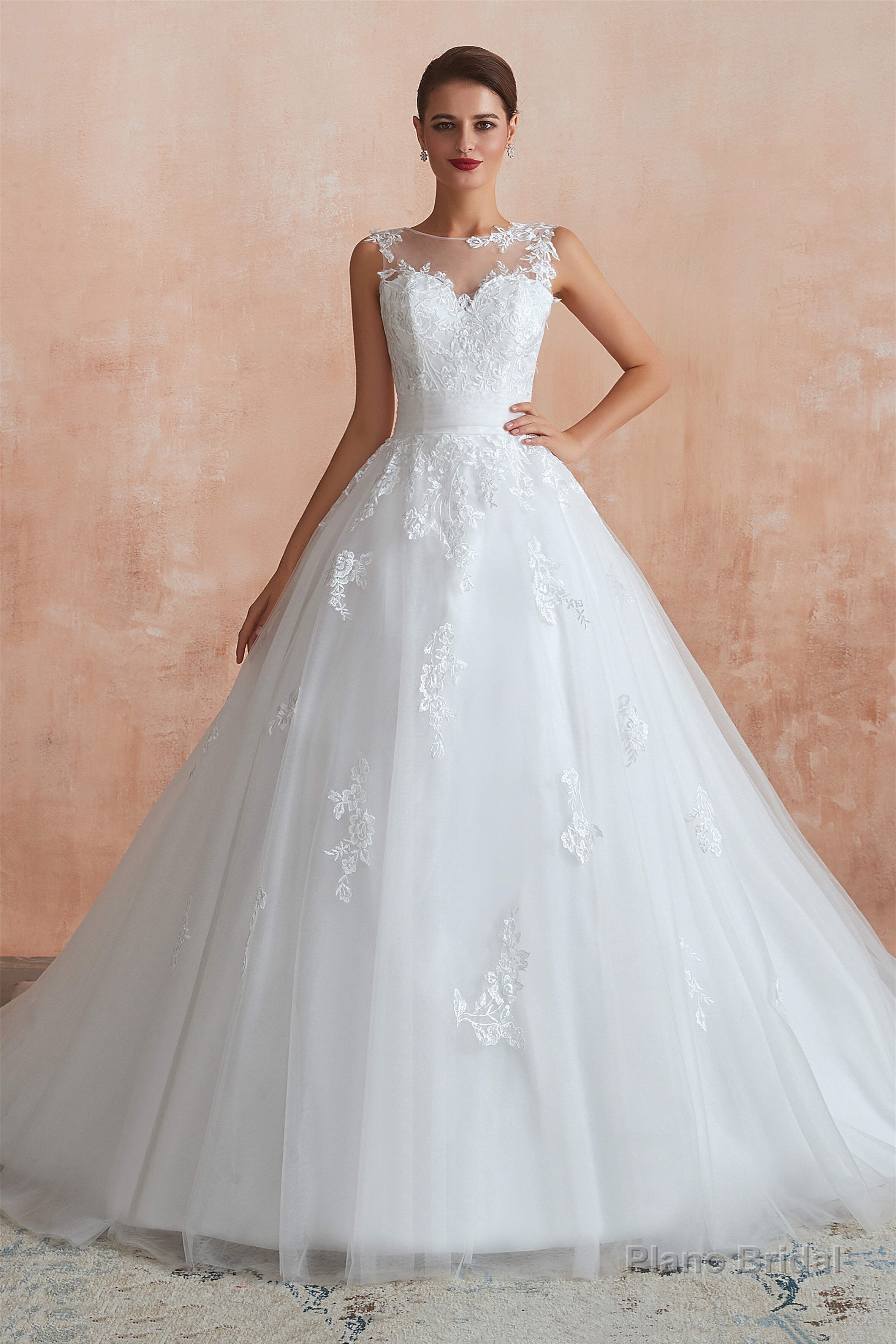 White Ball Gown Tulle Lace Appliques Sweetheart Sequins Wedding Dresses Main image